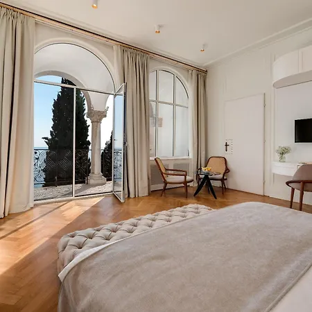 Отель Ariston 4*