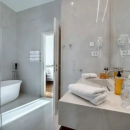 Ariston 4*