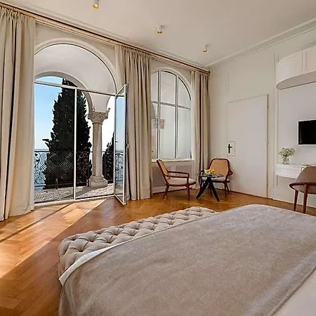 Ariston Hotel 4*